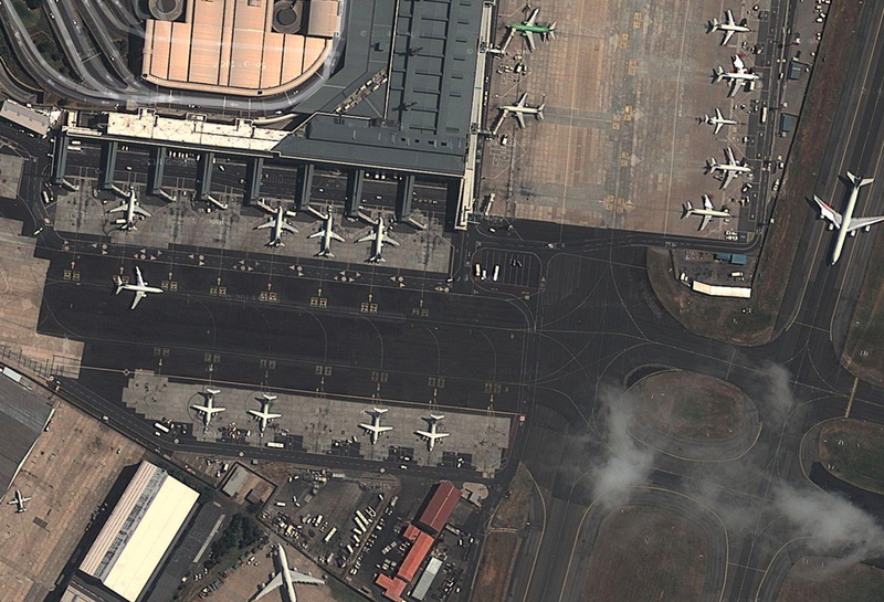 Illustration for article titled Satellite pictures of airports reveal their extreme complexity